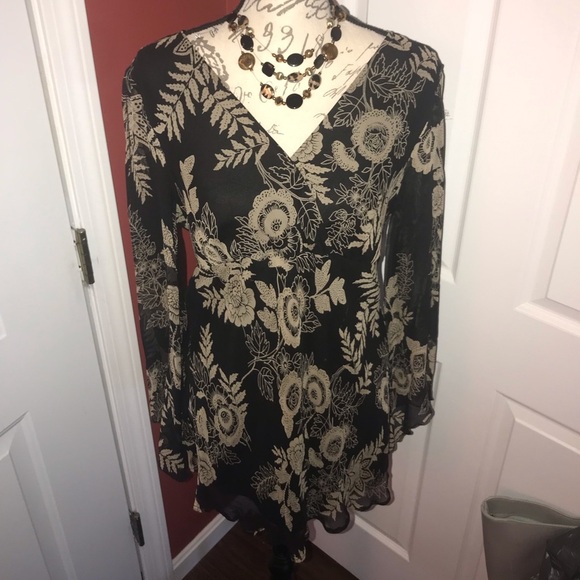 3/$13 Beige n Black blouse. Is lined with silk shell - Picture 3 of 3